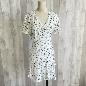 Y & I clothing boutique Robyn robin black white floral wrap dress size medium